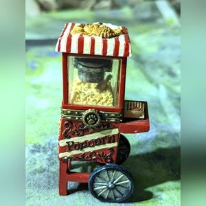 Boyds Treasure Box Kernel’s Popcorn Cart with Pop McNibble